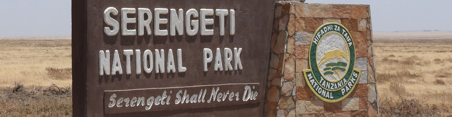 Señal de entrada al Parque Nacional del Serengeti